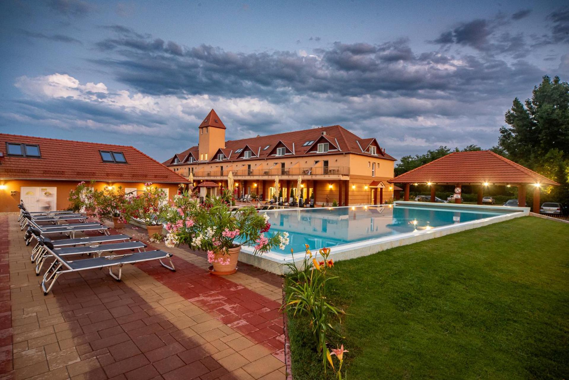 Termál Hotel Vesta Tapioszecso Esterno foto