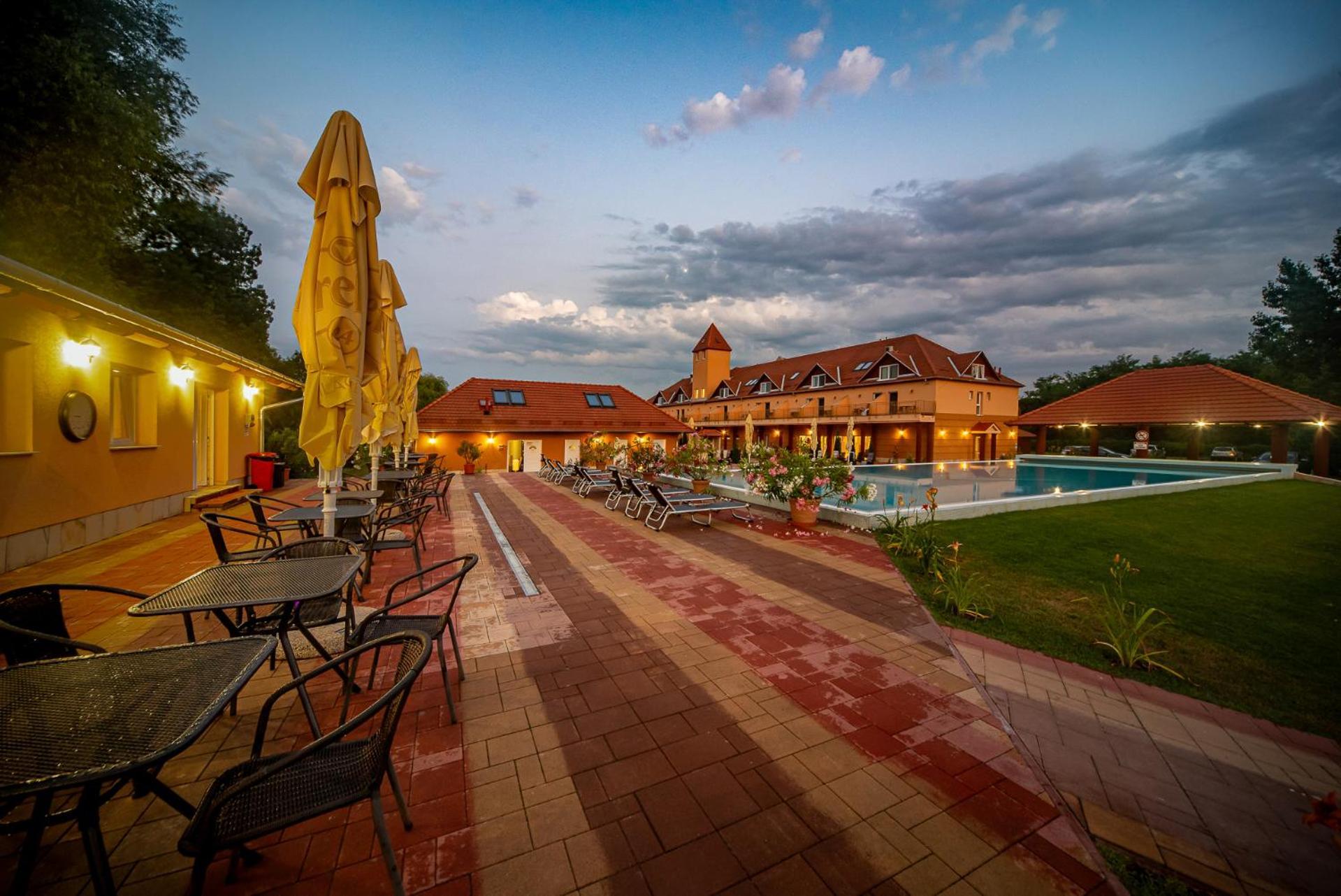 Termál Hotel Vesta Tapioszecso Esterno foto