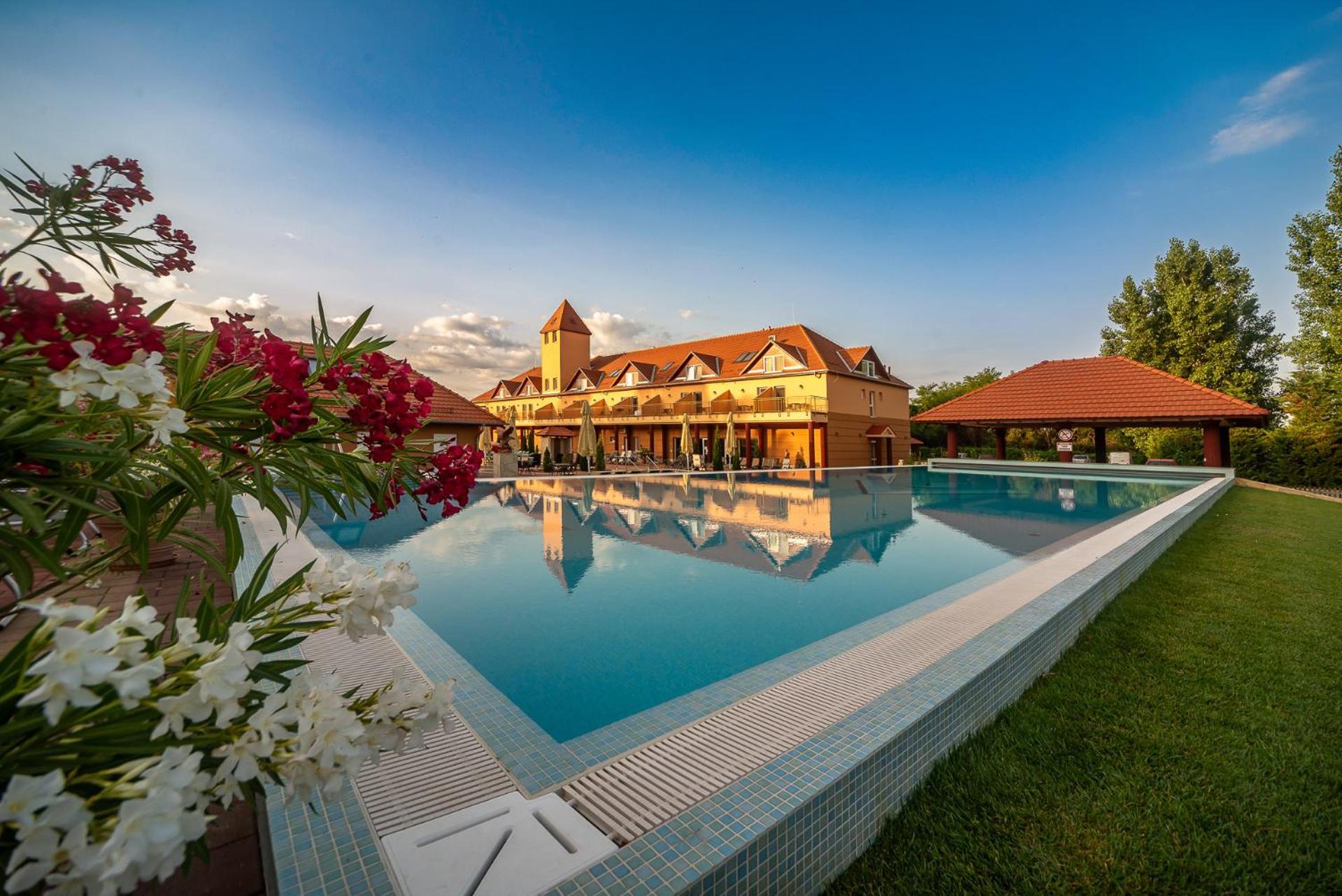 Termál Hotel Vesta Tapioszecso Esterno foto
