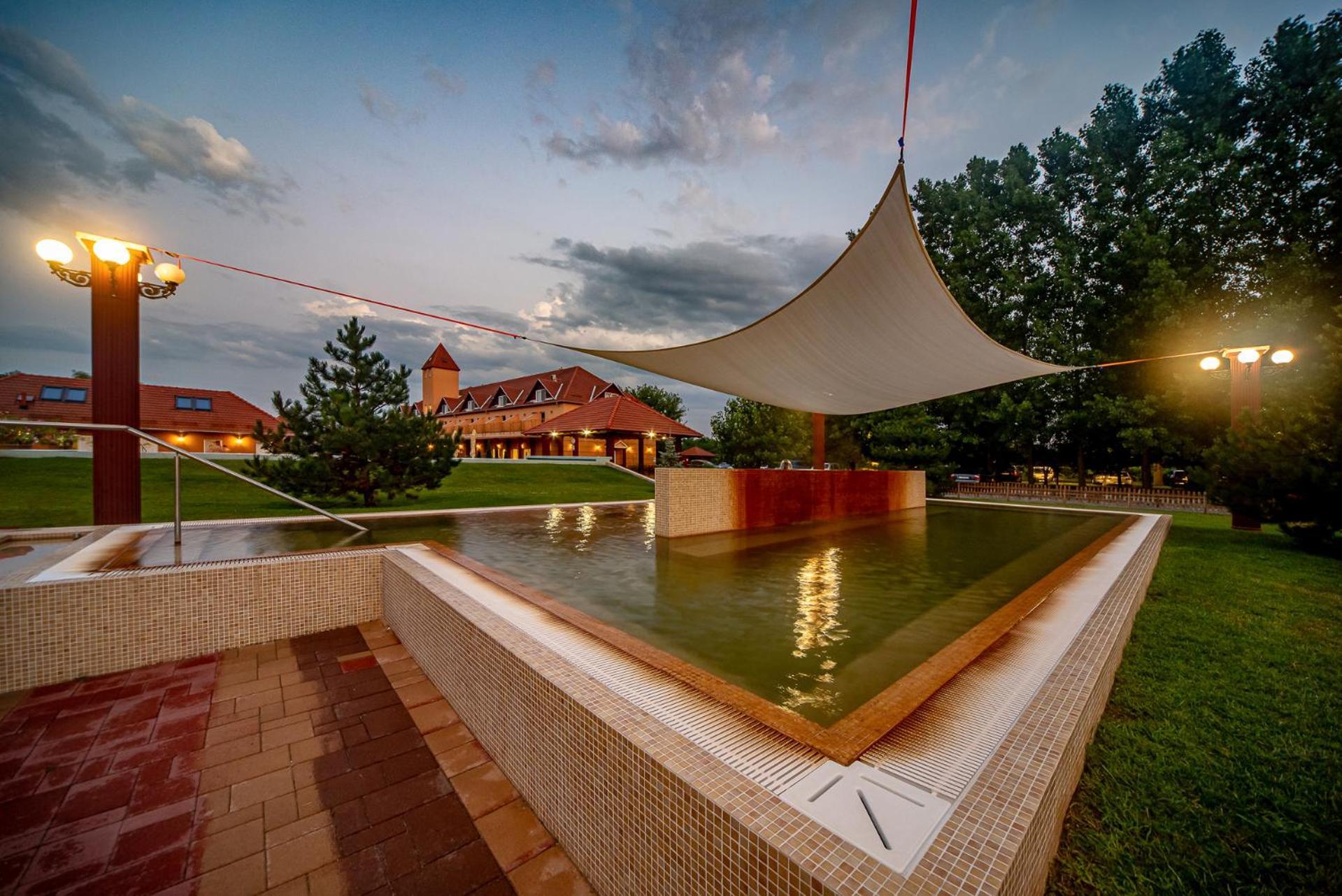 Termál Hotel Vesta Tapioszecso Esterno foto