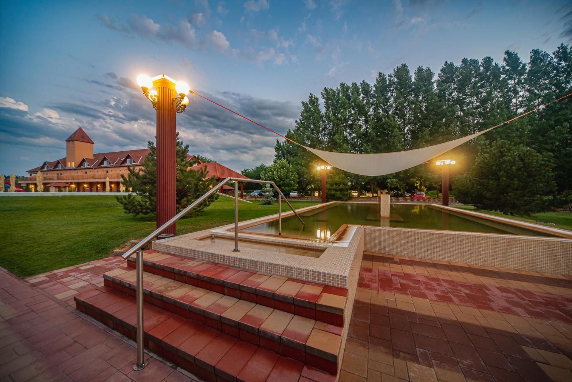 Termál Hotel Vesta Tapioszecso Esterno foto